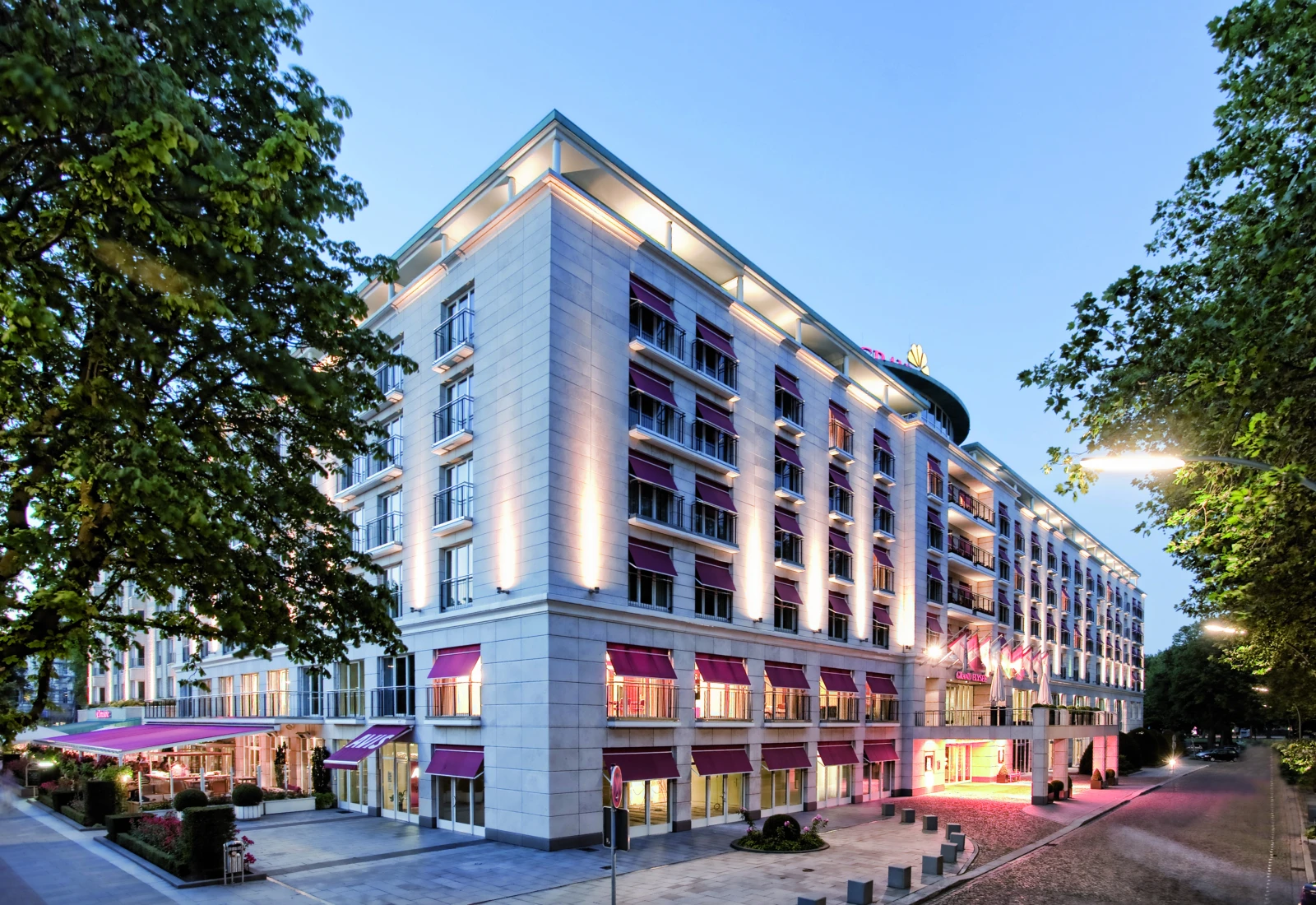 Grand Elysée Hotel